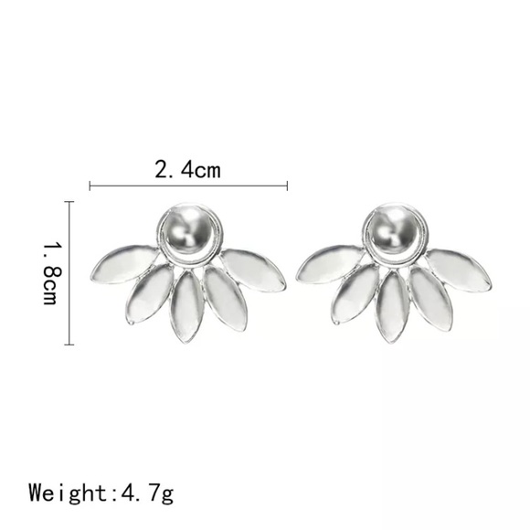 NEW Silver Flower Leaf Jacket Cuff Stud Earrings - Picture 2 of 2